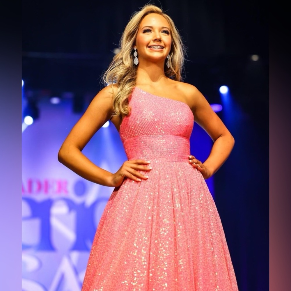 Elegant Pink One-Shoulder Dress